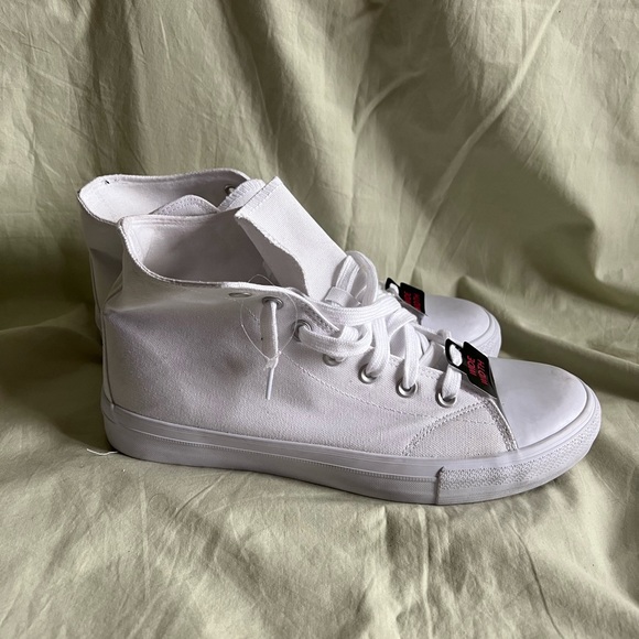womens size 12 white canvas shoes